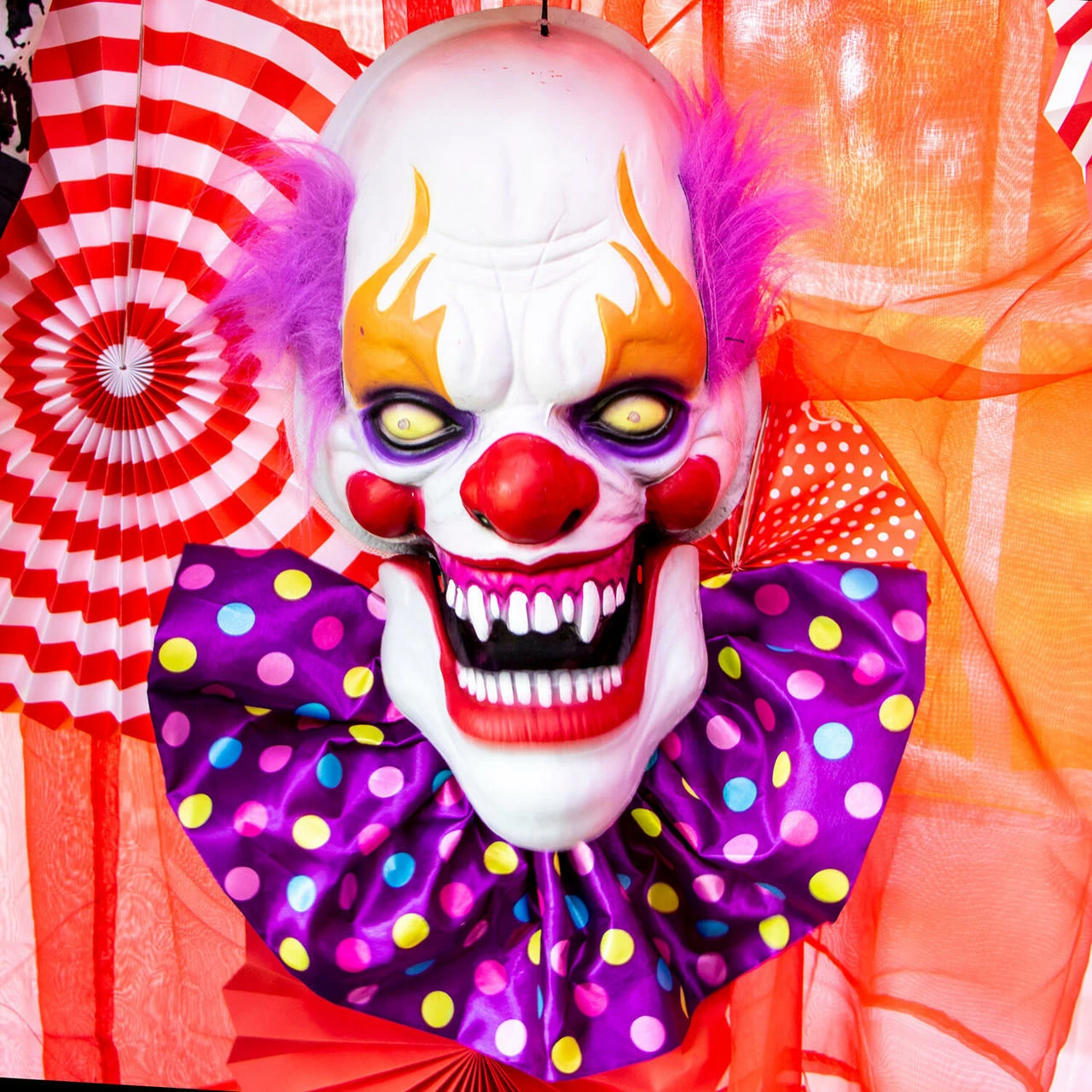 Fraser Hill Farm Haunted Hill Farm 20-In. Hanging Talking Clown Head, Halloween Decoration For Indoor Or Covered Outdoor Display, Battery-Operated, Purple, HHDHCLOWN-3LSA - Image 8