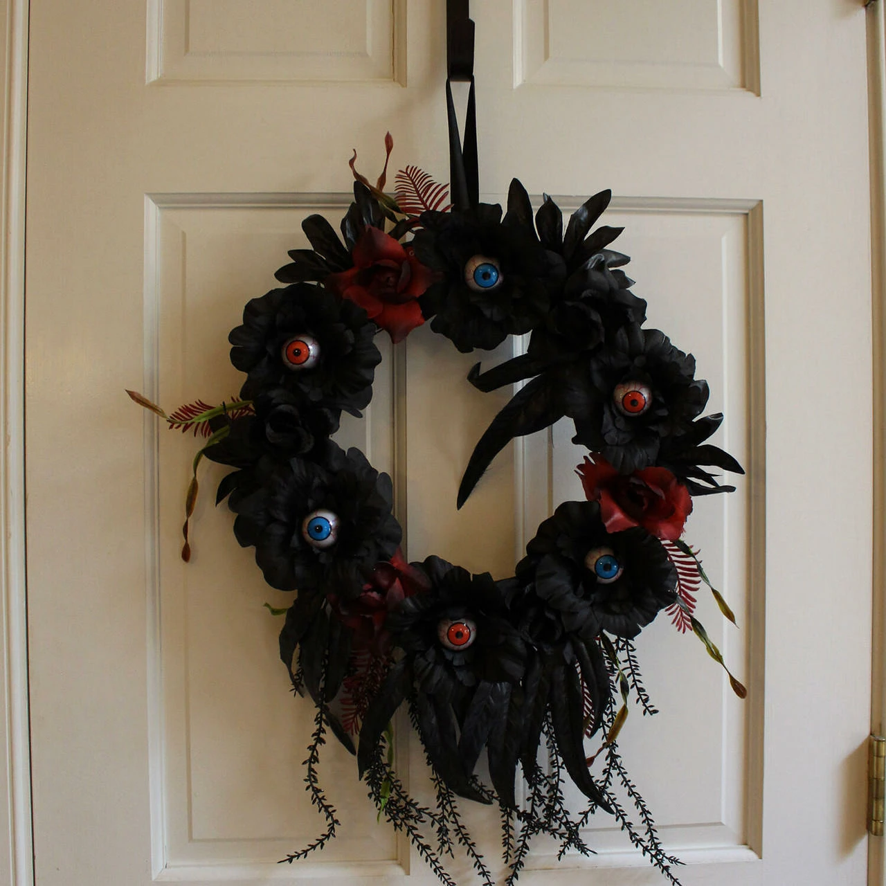 Fraser Hill Farm Haunted Hill Farm 1.9-ft. Halloween Wreath With Light-Up Eyeballs, Battery - Image 7