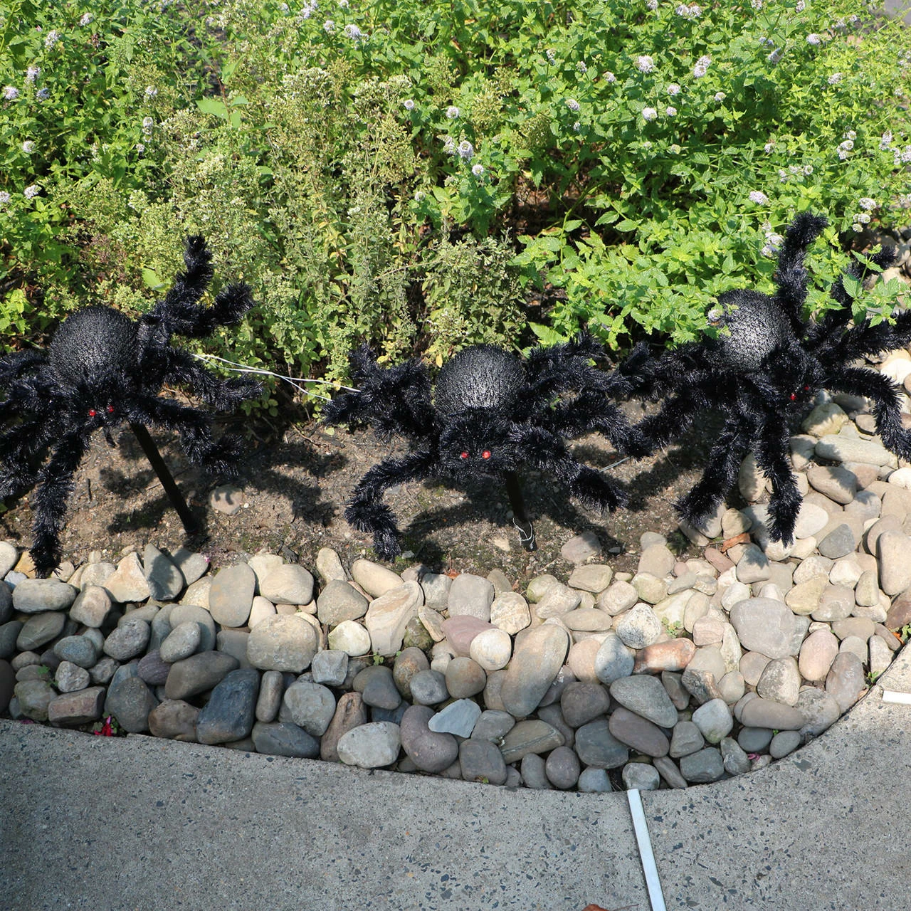Fraser Hill Farm Haunted Hill Farm Three 2-ft. Light-Up Spider Stakes, Battery-Operated - Image 8
